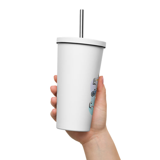 Colorido vaso aislado con pajita: ¡diseño elegante para bebidas refrescantes mientras viaja! Ideal para bebidas frías y batidos